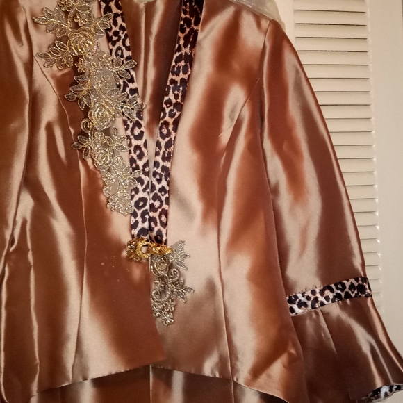 Gorgeous Gold EY BOUTIQUE Matching Dress with Jacket (16) - Picture 4 of 12